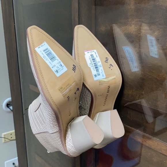 Gianni Bini
Maelyie Croc Embossed Western Booties. - Picture 9 of 10